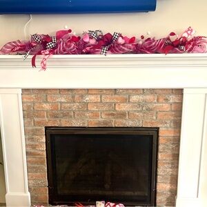 💝 NWOT 4 ft. Valentine’s Day Garland